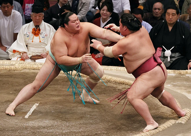 Ozeki Kotozakura wins first Emperor’s Cup