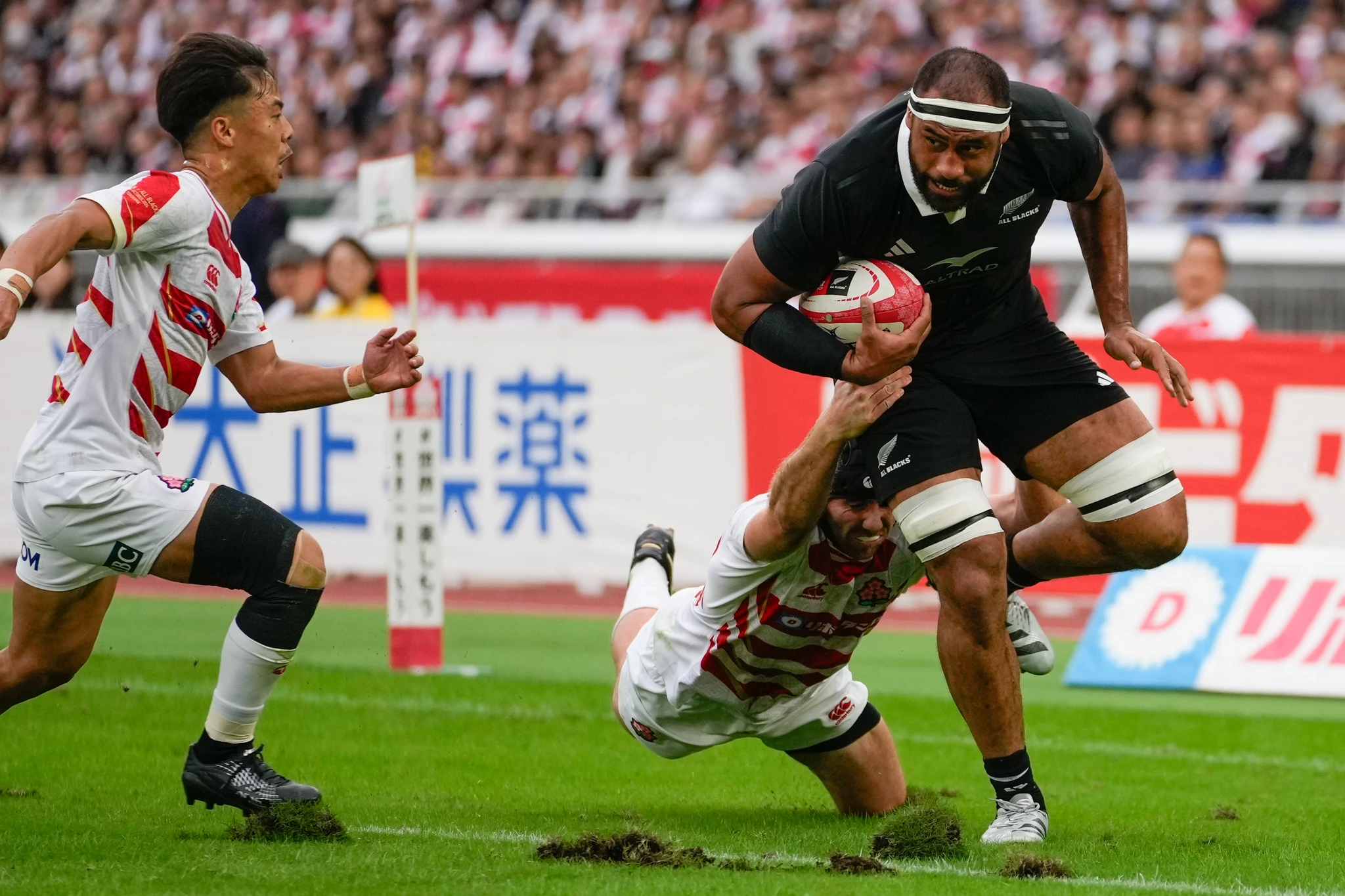 All Blacks thrash Japan to win 1st northern rugby tour test 64-19