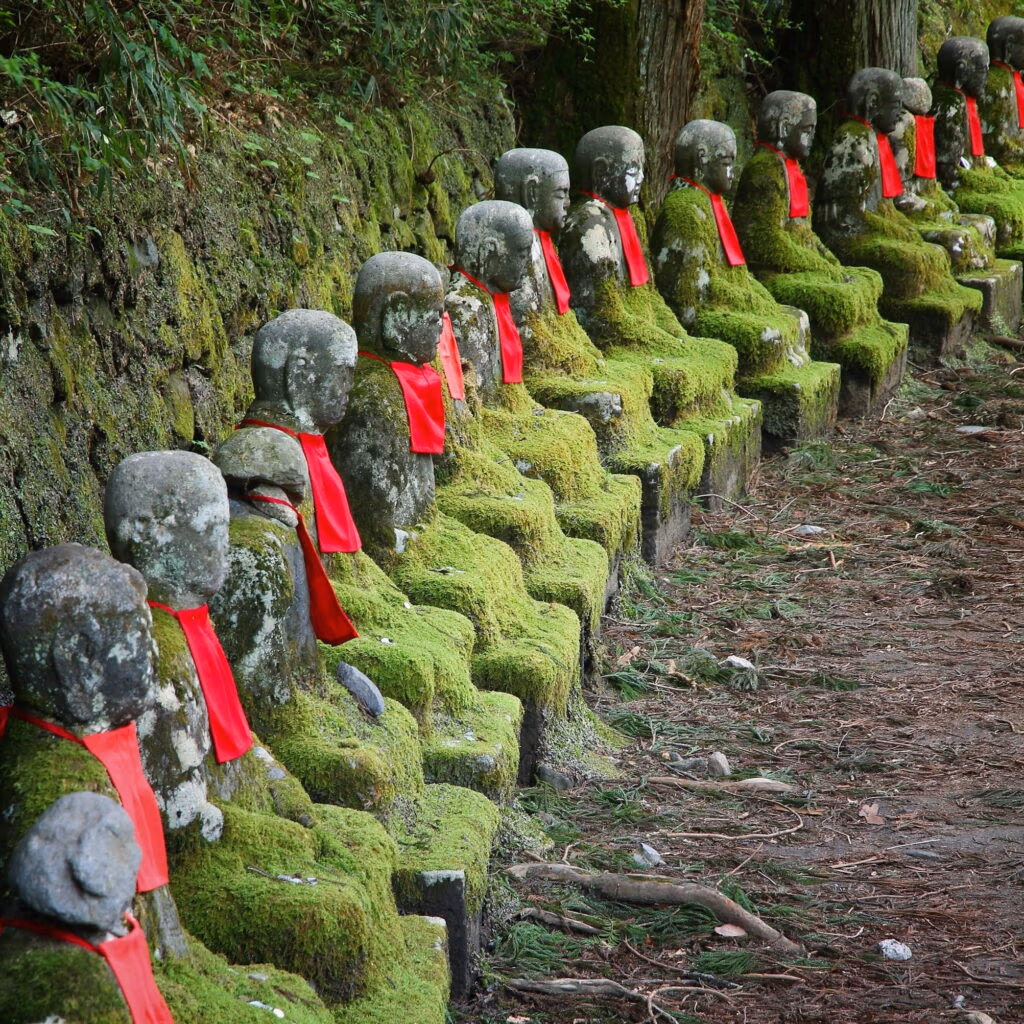 Etiquette Visiting Shinto Shrines and Buddhist Temples in Japan